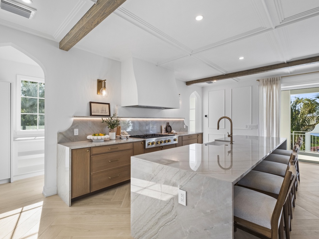 Fully equipped modern kitchen