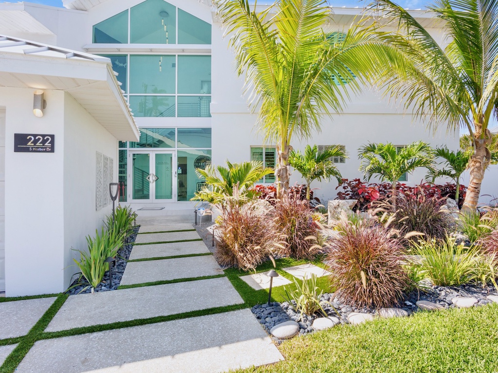 Island Life Villa by AMI Locals