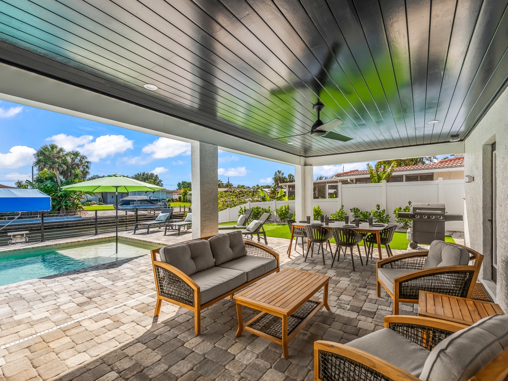 Outdoor Living Area - BBQ Grill
