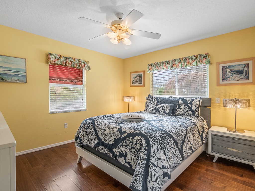 Second Bedroom - Queen