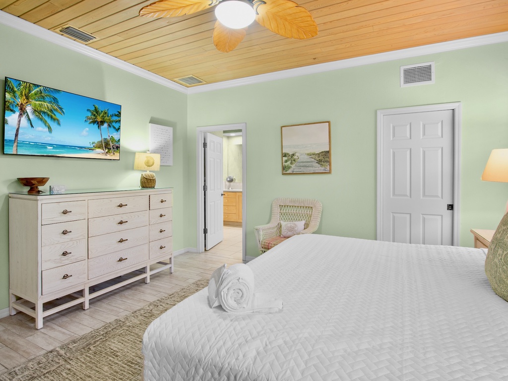 Primary Bedroom, King bed