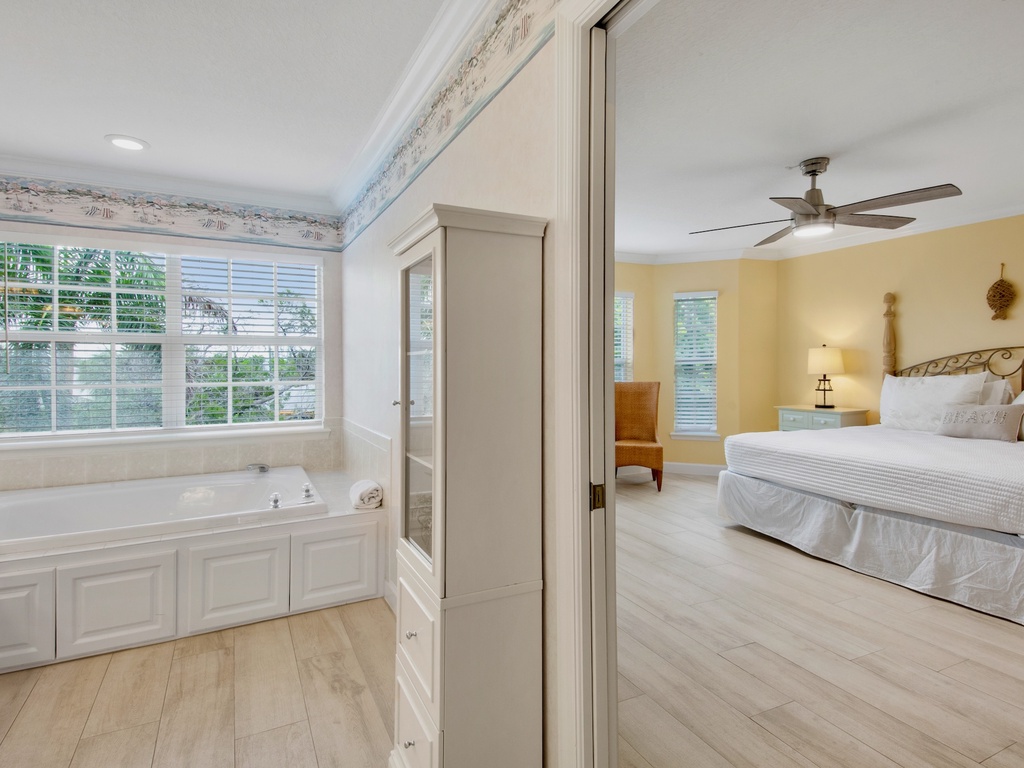 Primary En-suite Bathroom