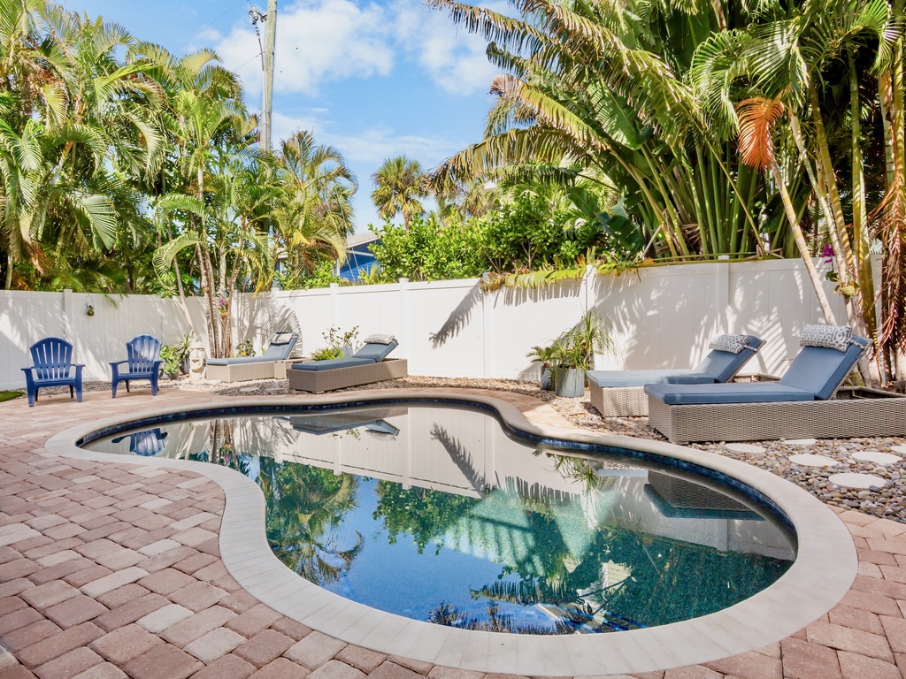 Private Pool with Sun Loungers