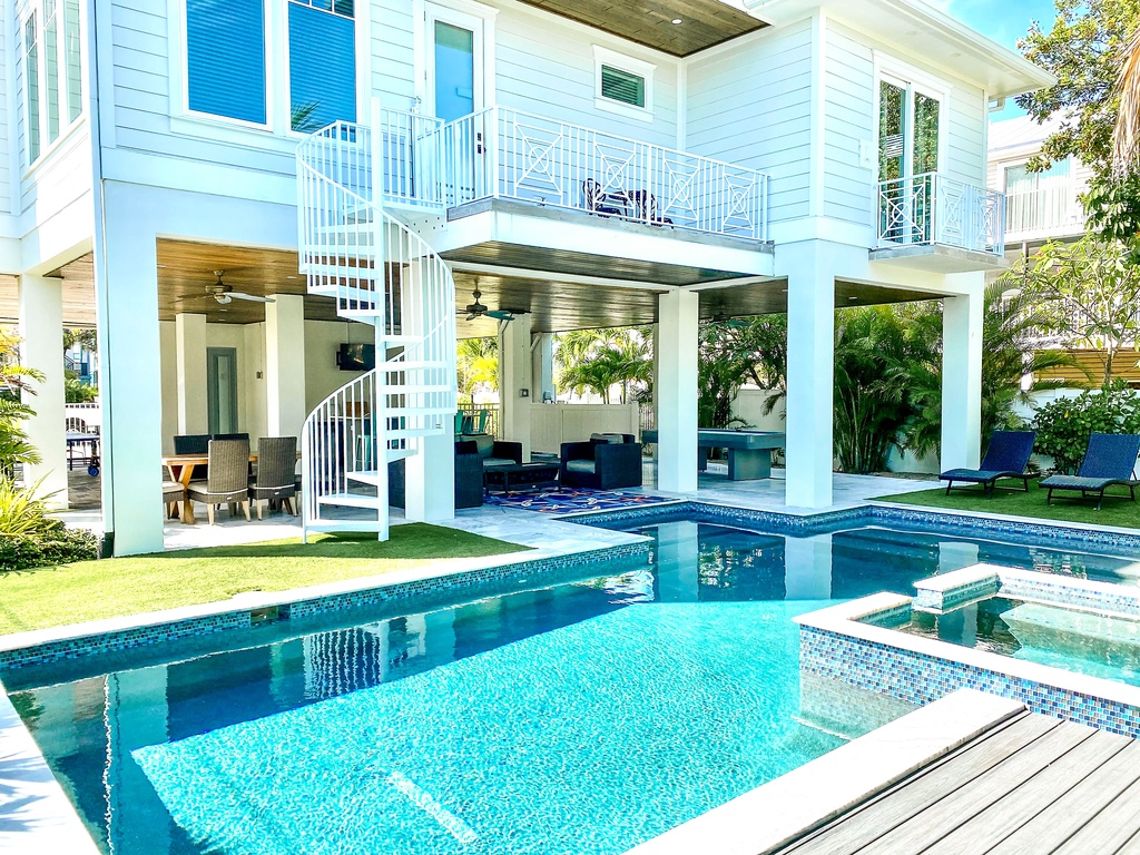 Outdoor Pool and Spa