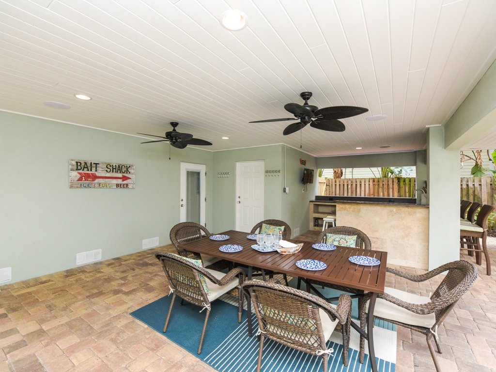 Outdoor Dining and Bar