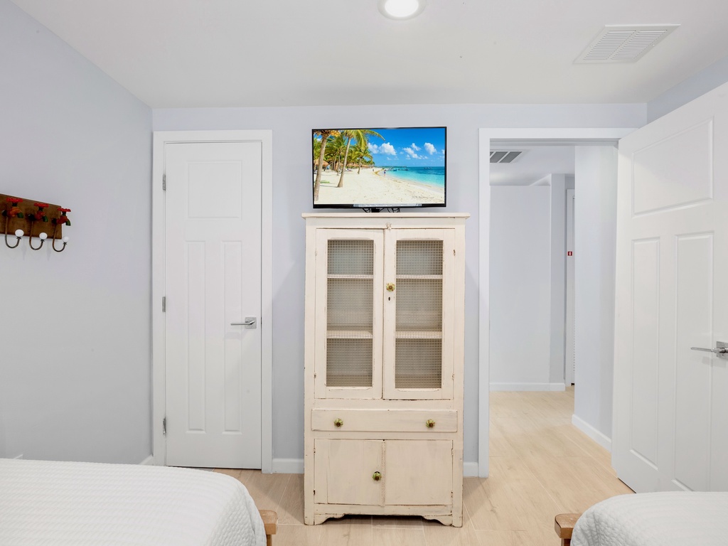 Third Bedroom - Two Twins