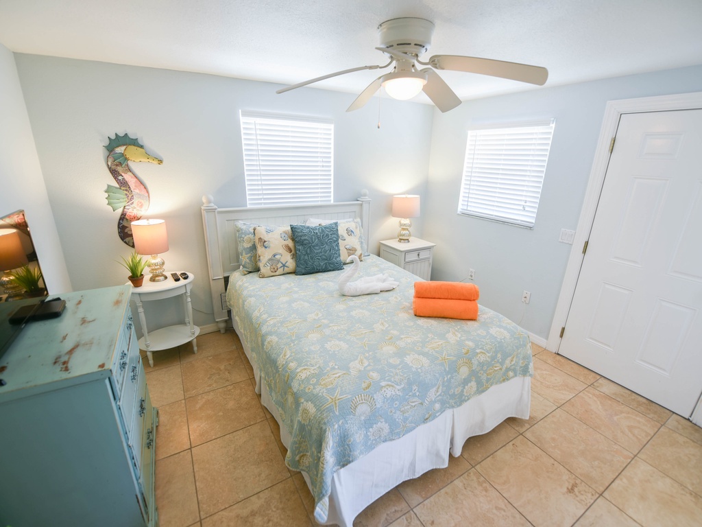 Guest room with a queen bed