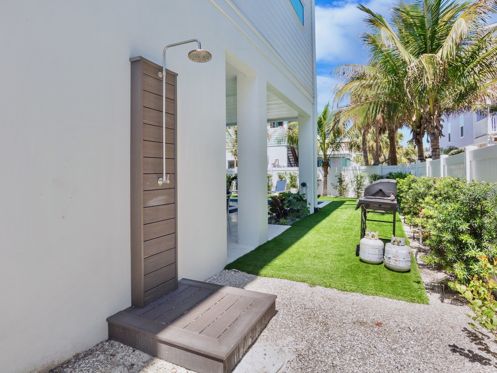 Outdoor Shower, Outdoor Grill