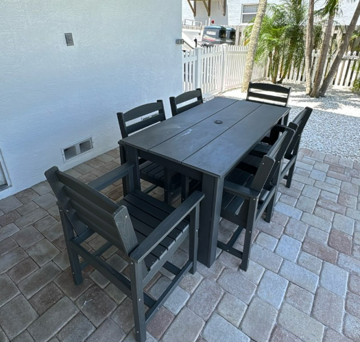 Poolside Dining