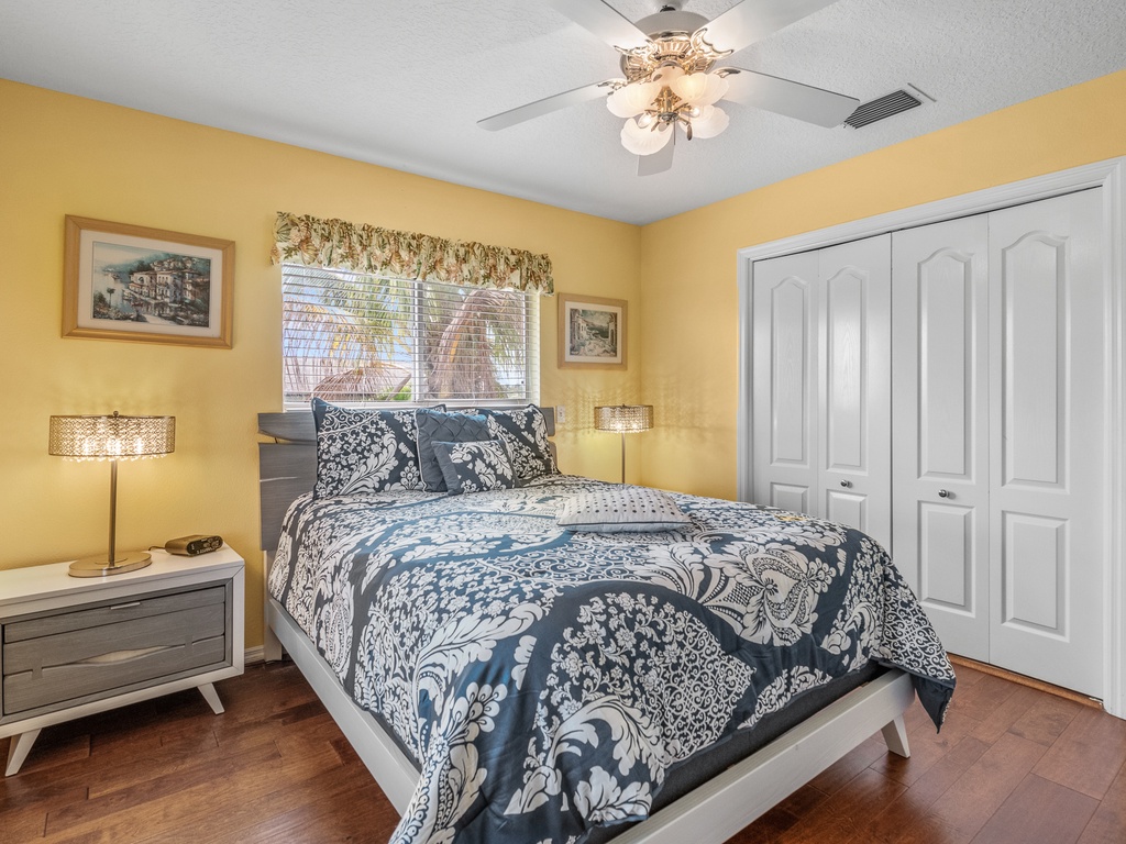 Second Bedroom - Queen