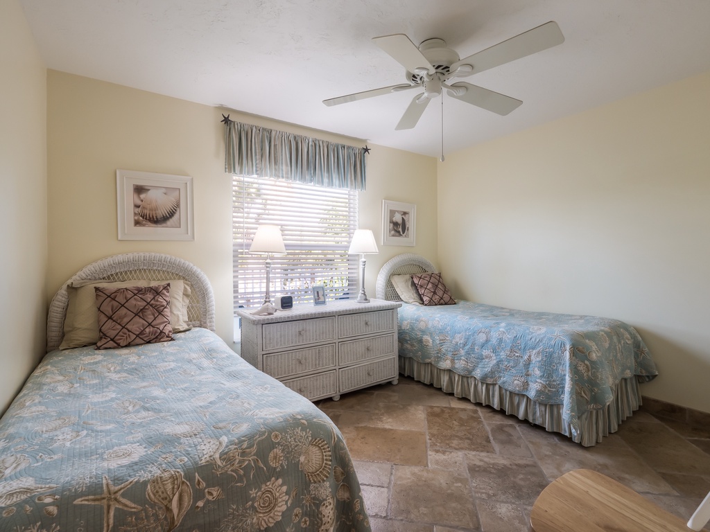 Second Bedroom - Two Twins