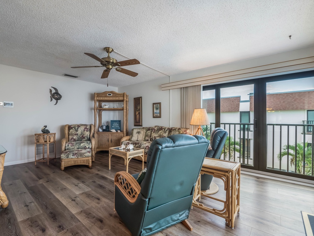 Water's Edge 205 - AMI Locals