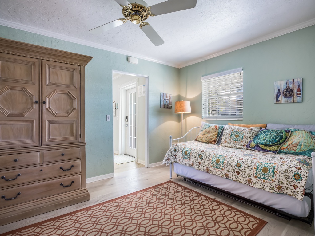 Den - Twin Daybed with Trundle