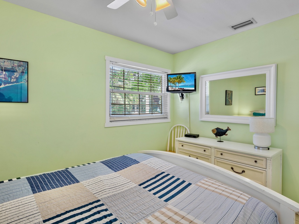 Primary Bedroom, Queen