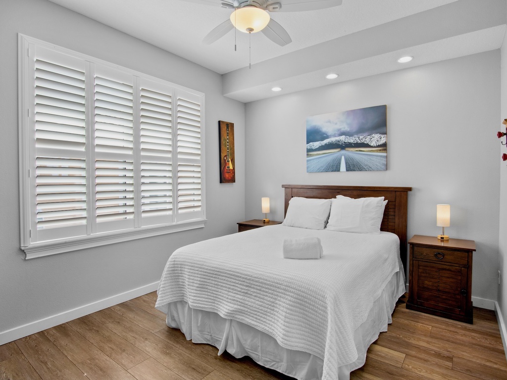 Third Bedroom, Queen