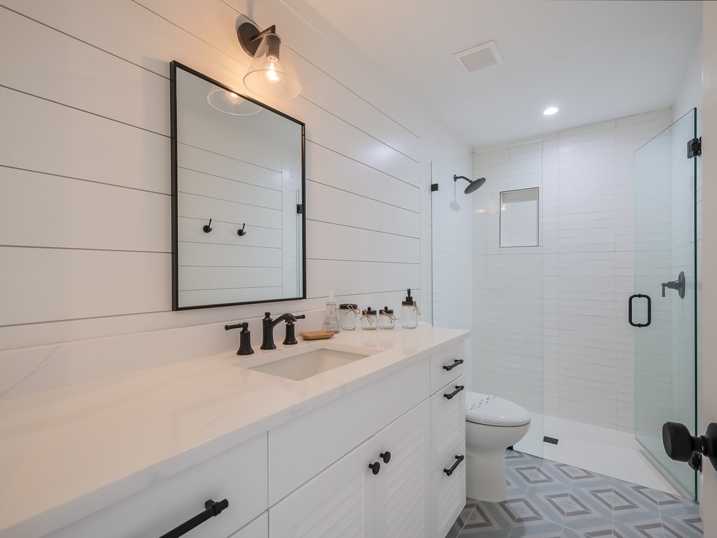 Second En-suite Bathroom