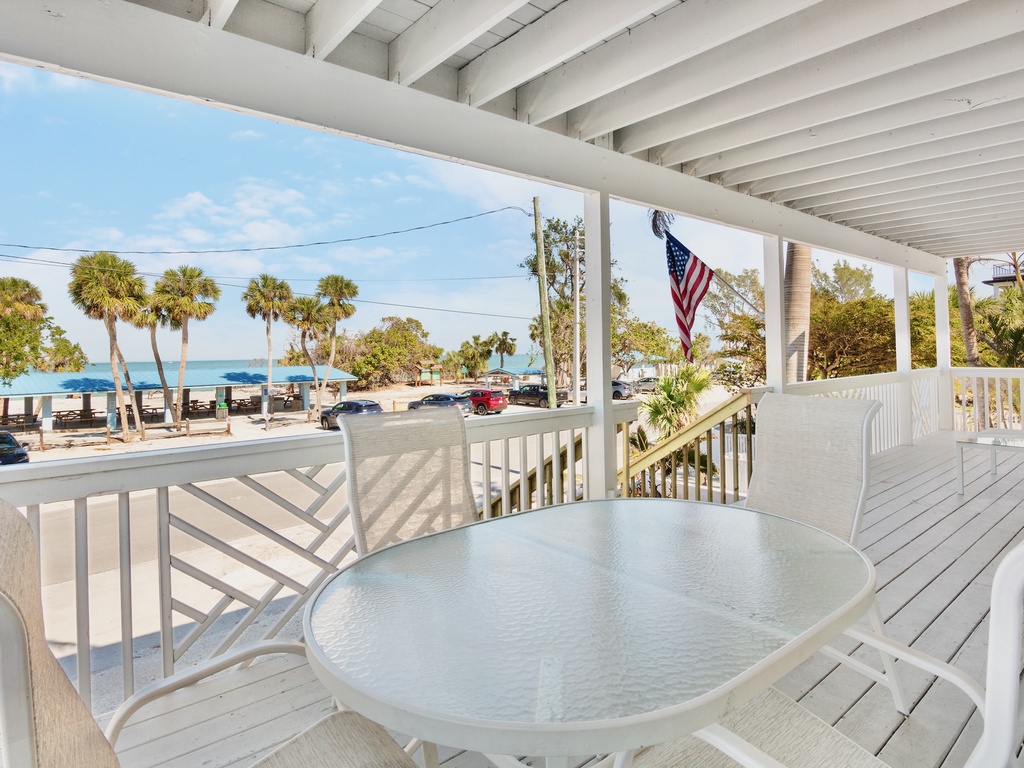 Front Balcony, Outdoor Dining