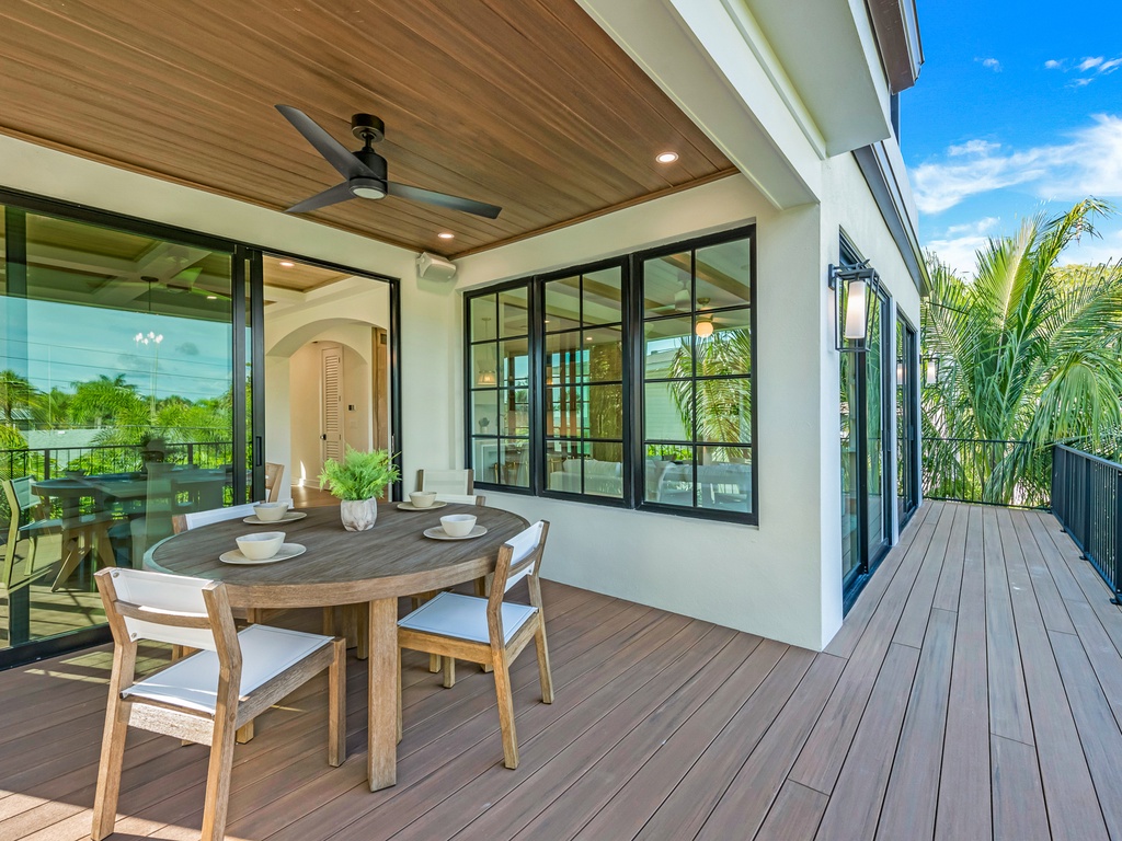 Balcony - Outdoor Dining