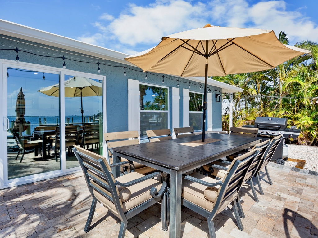 Outdoor Dining with BBQ Grill