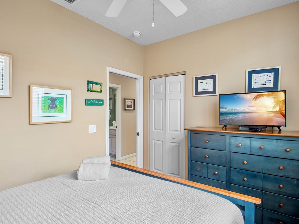 Second Bedroom, Queen