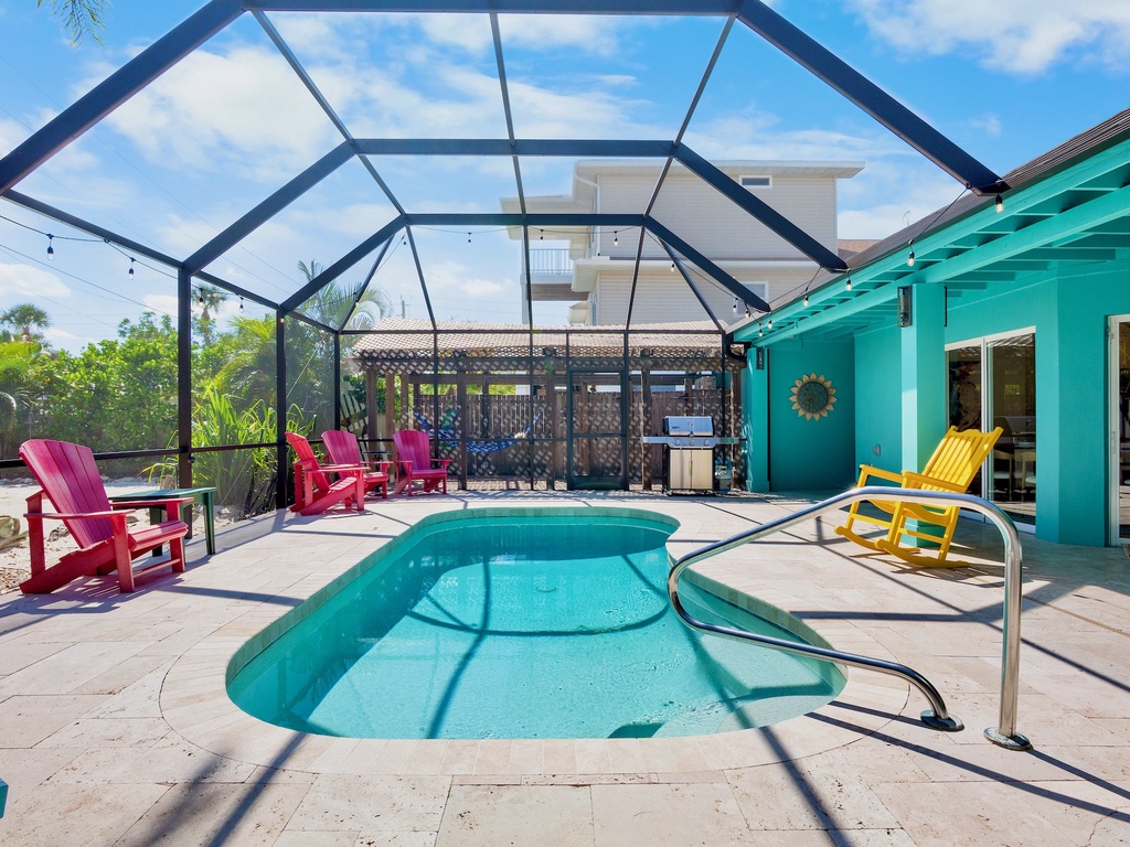 Outdoor Pool, Lounge, and Grill