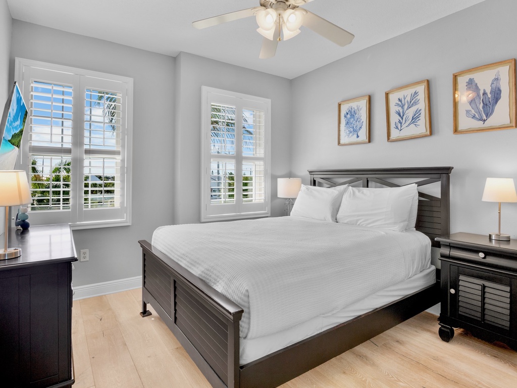 Third Bedroom, Queen bed