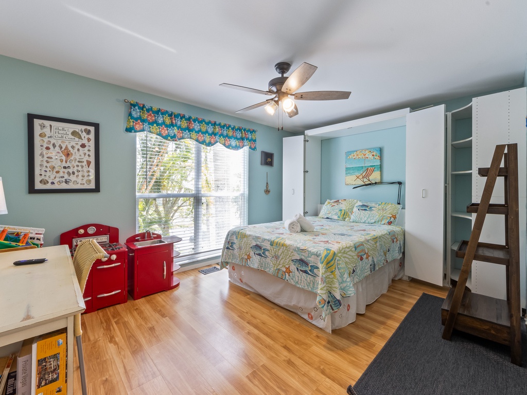 Fourth Bedroom, Queen