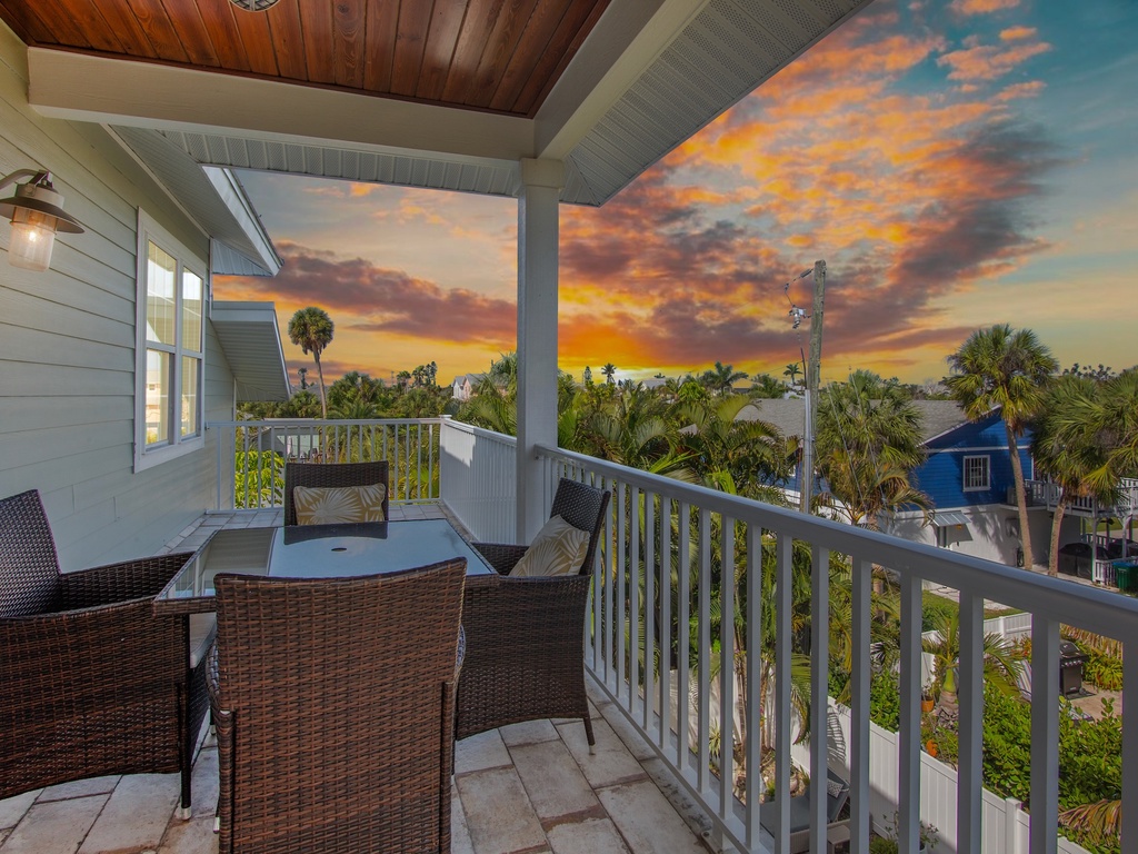 Balcony Dining with Views
