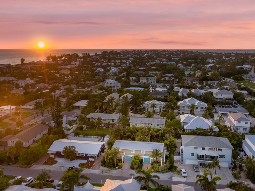 Pineapple Palms - By Anna Maria Island Accommodations