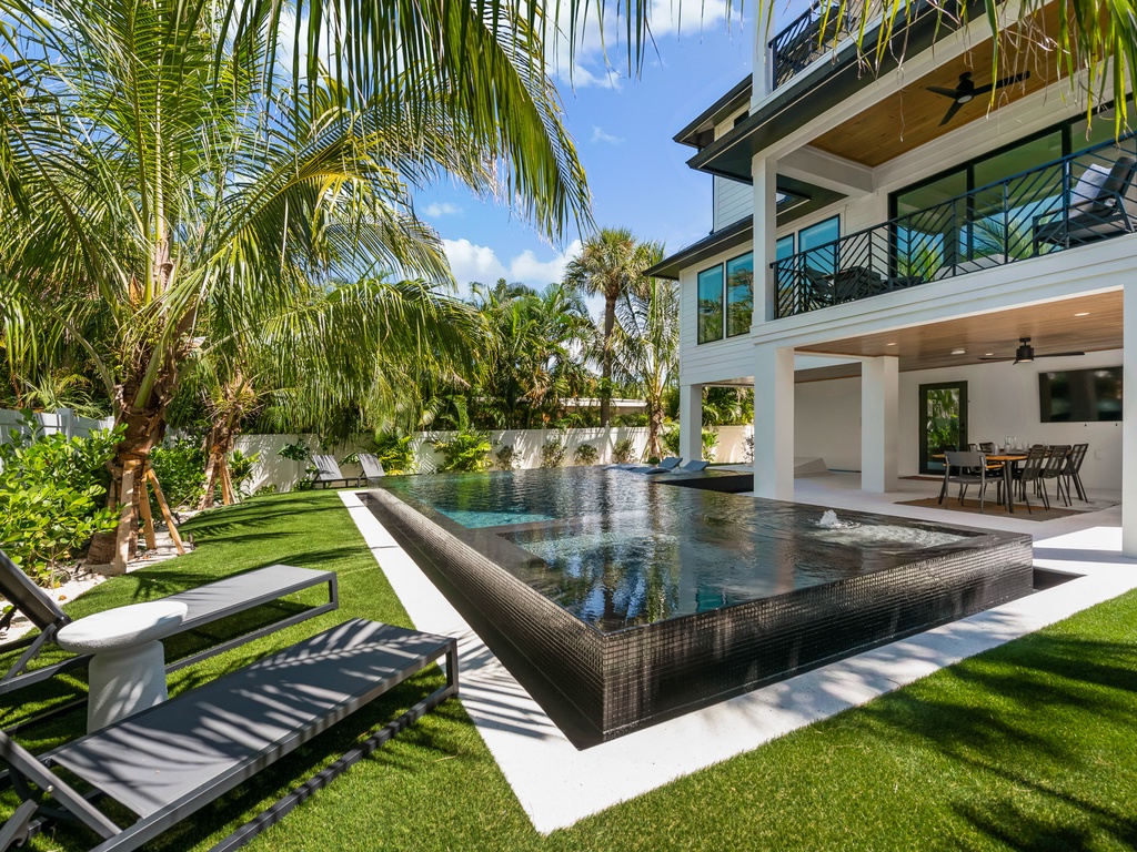 Private Pool and Spa