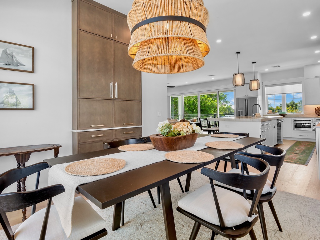 Dining Space for Group Gatherings