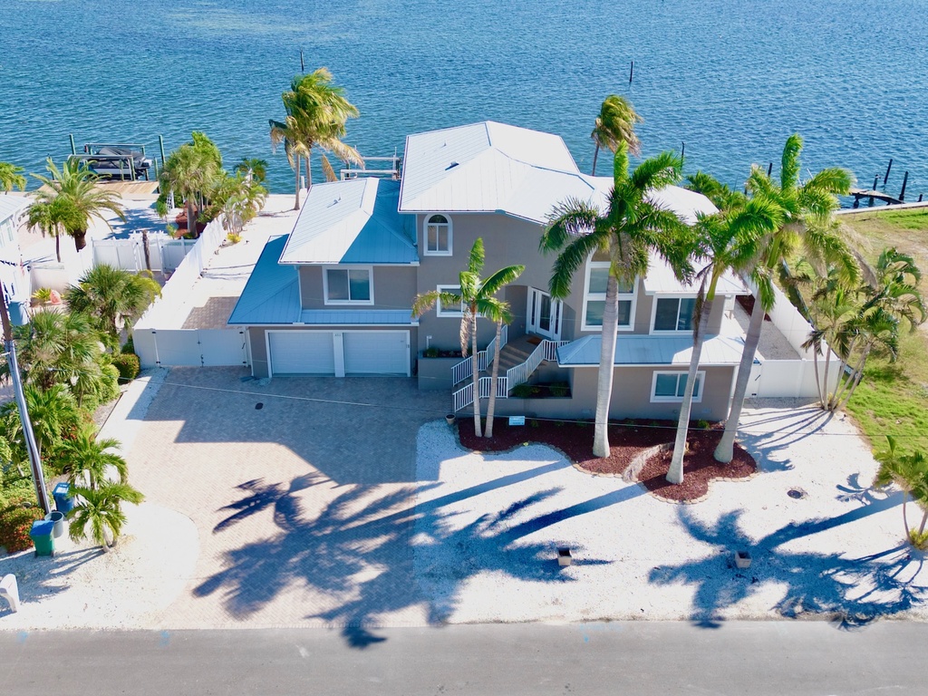 White Pelican House by Anna Maria Island Accommodations