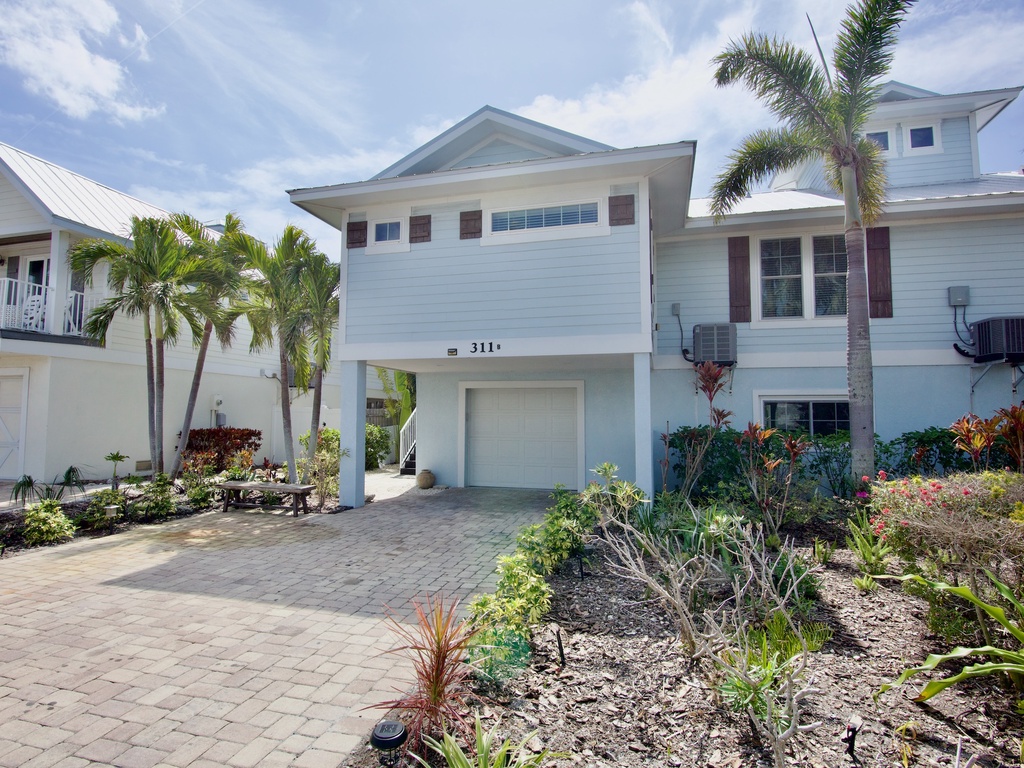 Exterior of Ocean Breeze by Anna Maria Vacations