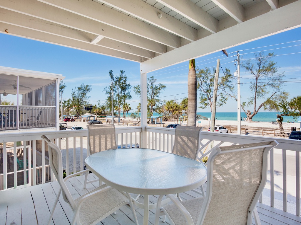 Front Balcony, Outdoor Dining
