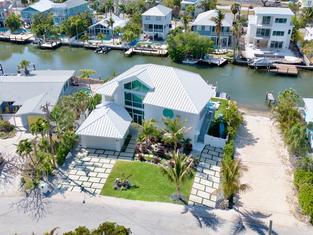 Island Life Villa by AMI Locals