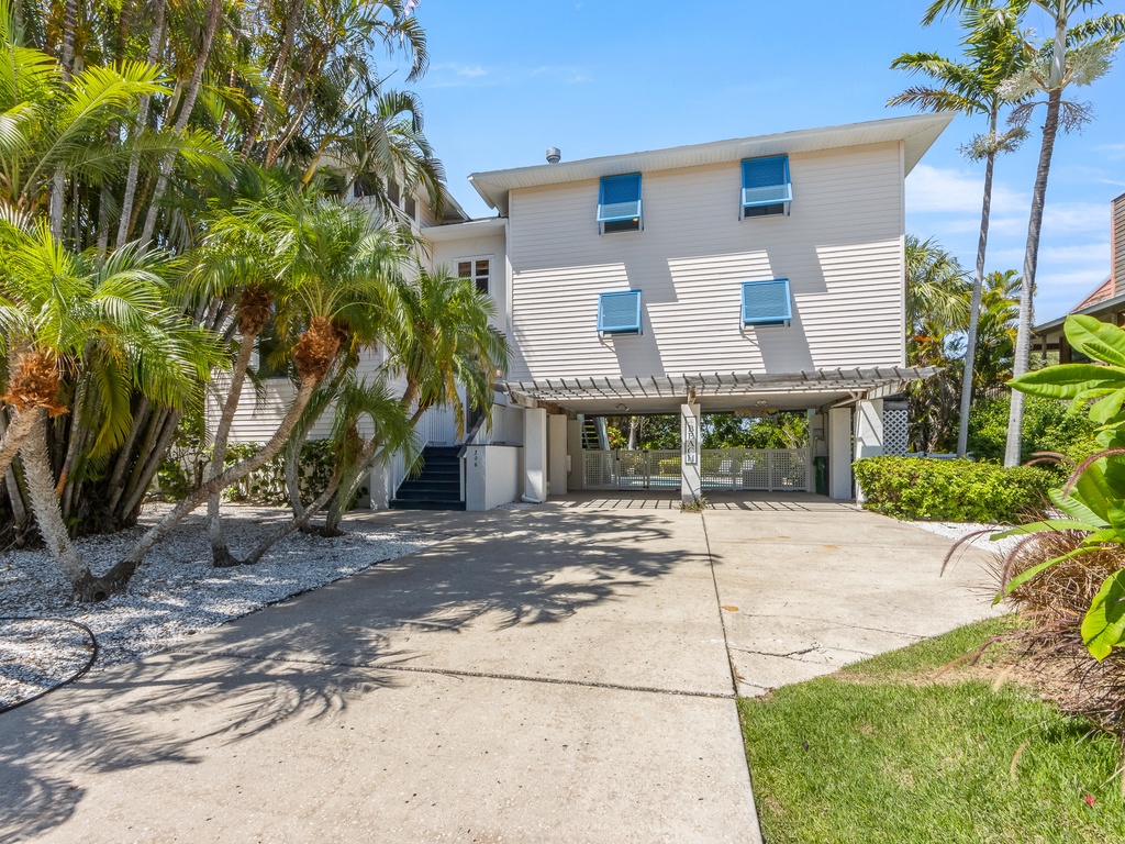 Exterior of Tarpon Pointe