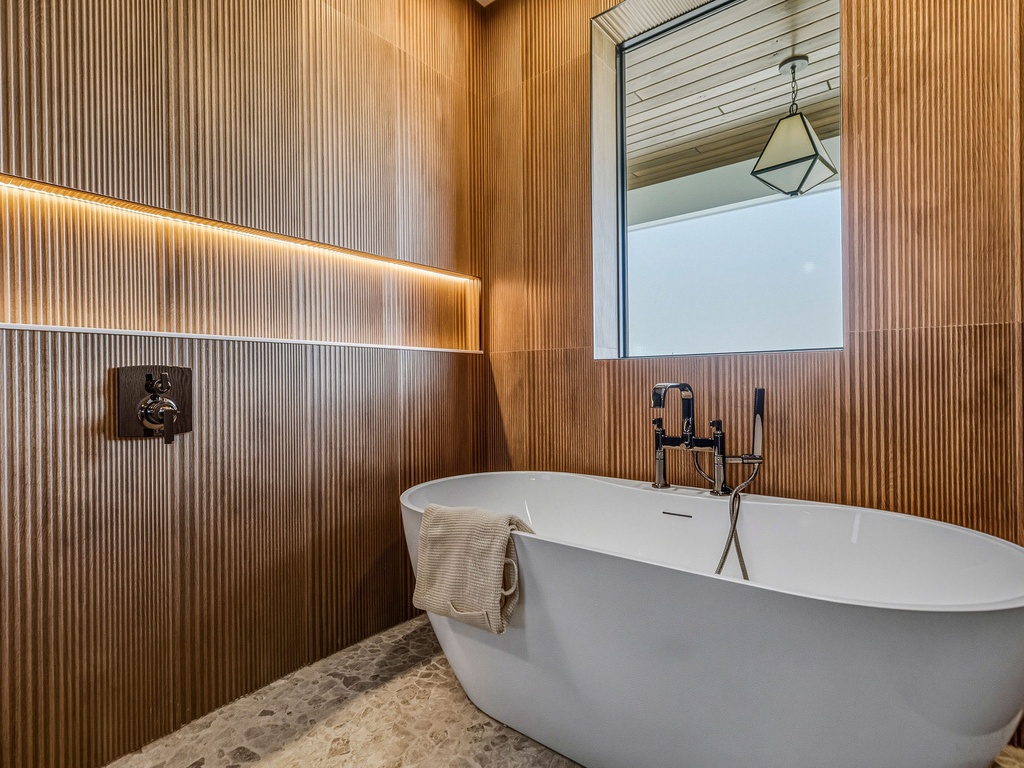 Primary Bedroom (3rd Floor), Ensuite Bathroom