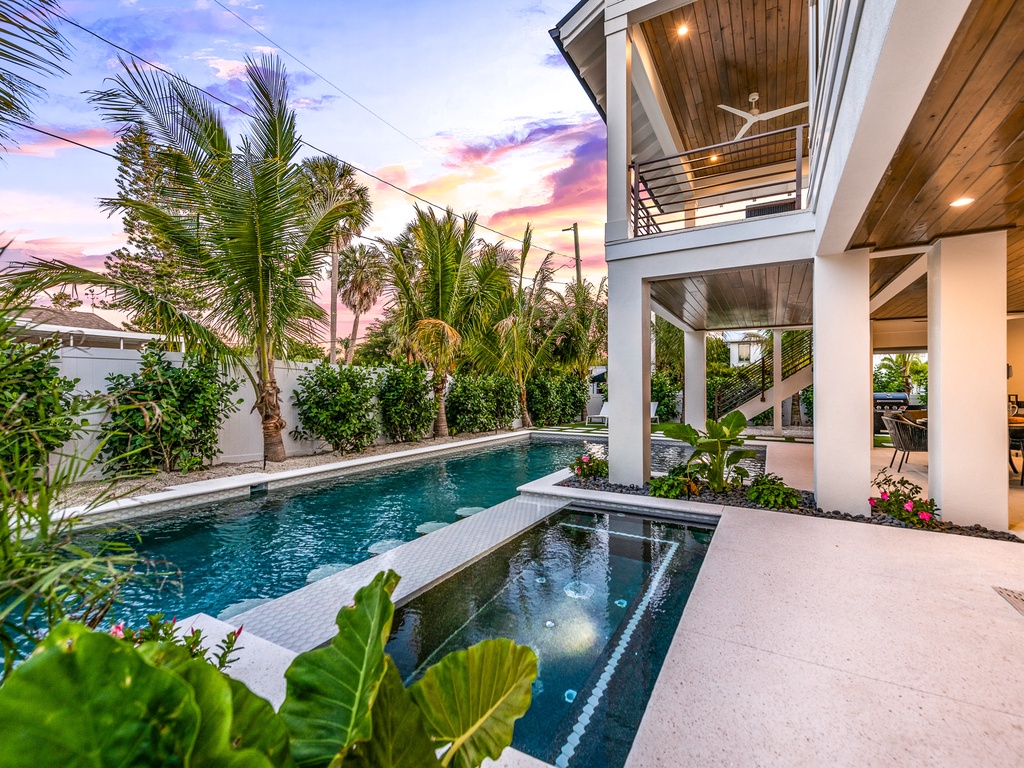 Private Pool - Swim-up Bar