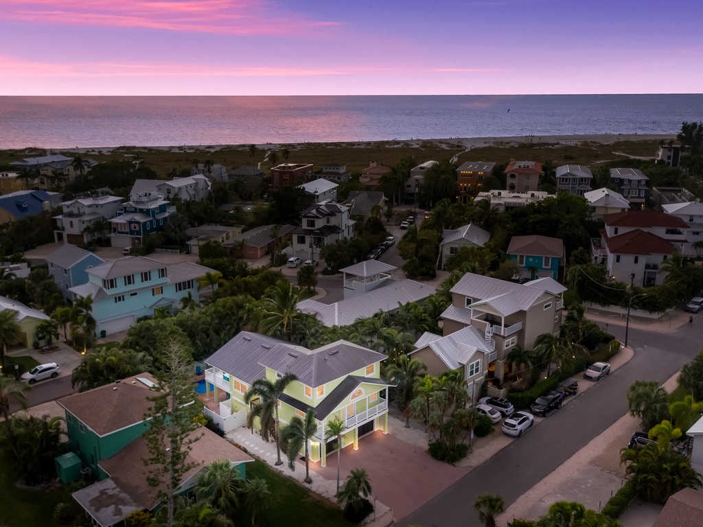 Entire Residence Surroundings View