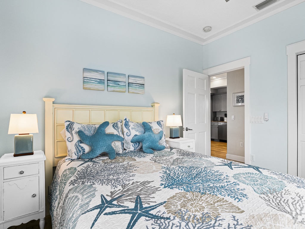 Second Bedroom, Queen bed