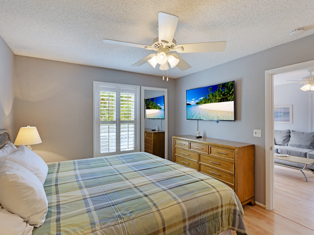 Queen-Bed Guest Room