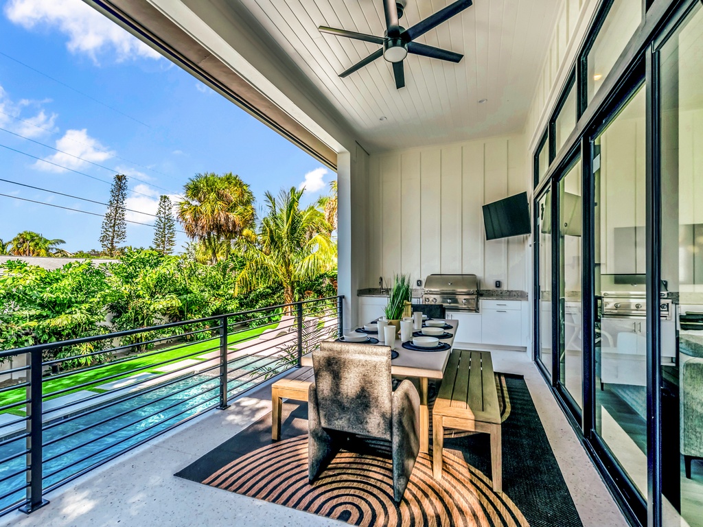 Balcony - Outdoor Dining and Grill