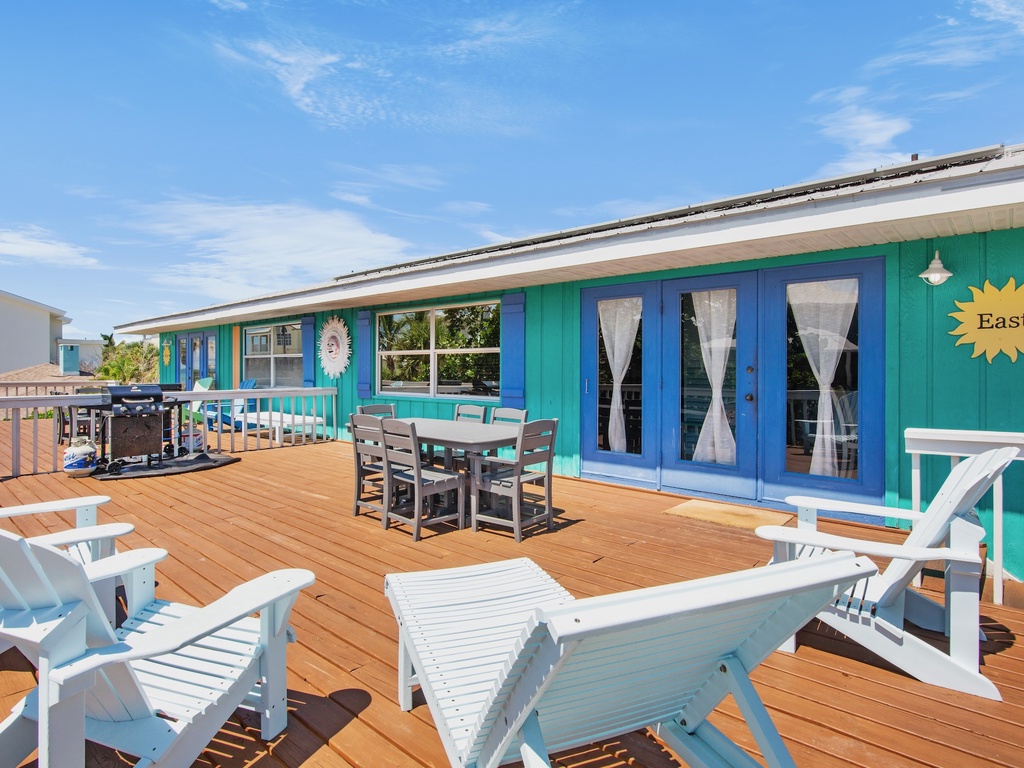 Spacious deck for lounging