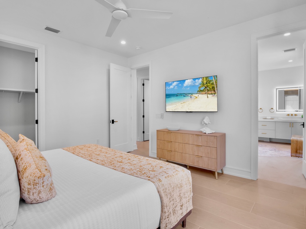 Primary Bedroom, King bed