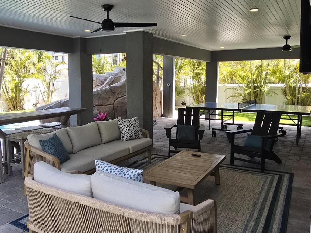 Elegant Sitting Room - AMI Locals