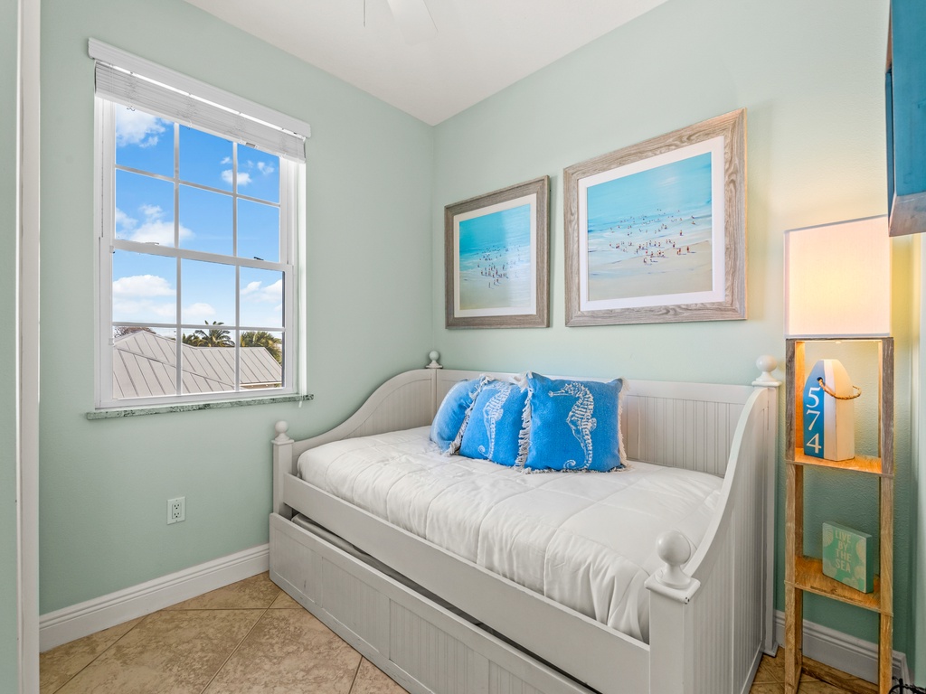 Fourth Bedroom - Twin Daybed/ Trundle