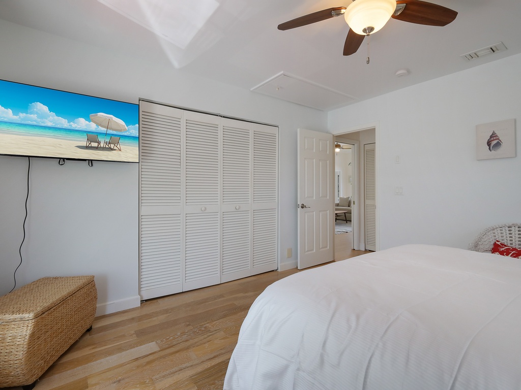 Second Bedroom - Queen