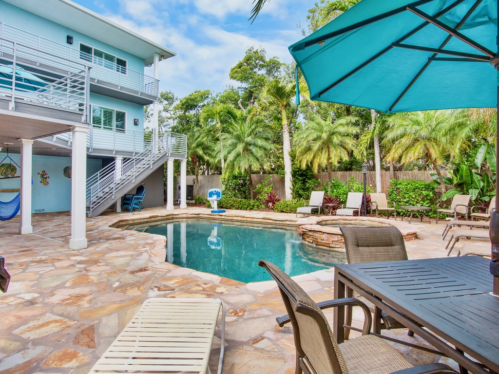 Private Pool, Putting Green, and Sun Loungers