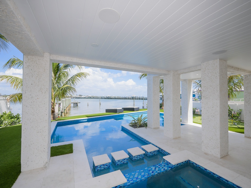 Private Pool and Spa