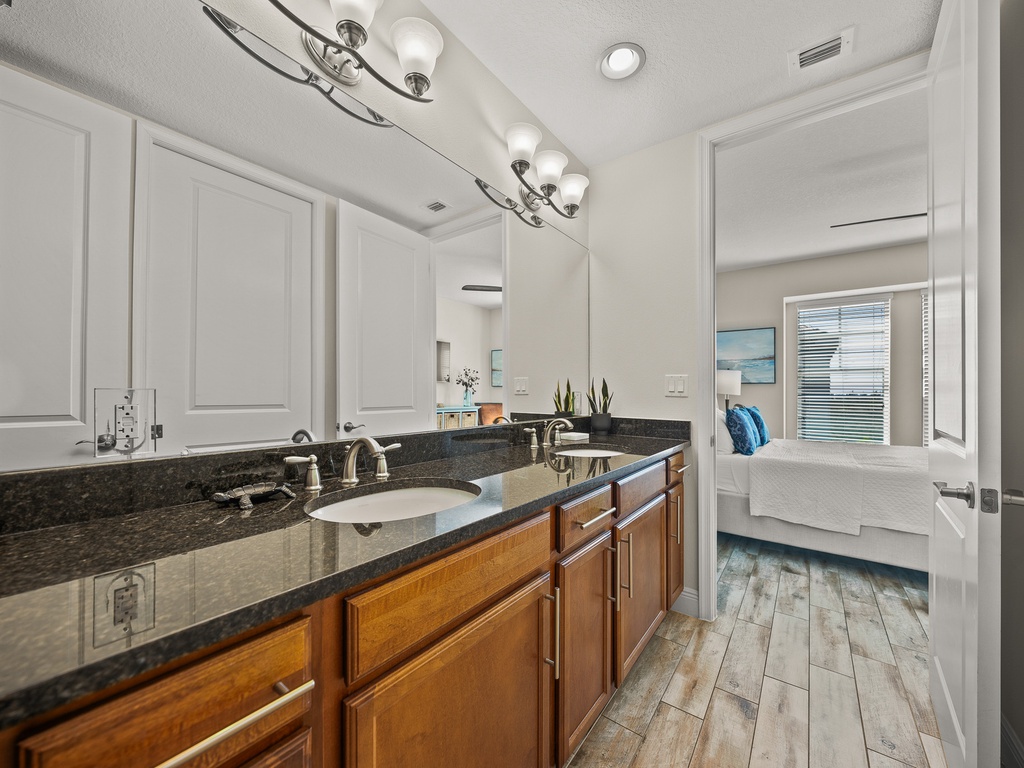 Primary En-suite Bathroom